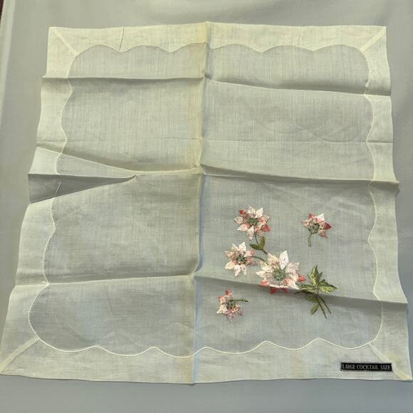 Lot of 6 Vintage Dainty Handkerchiefs - Picture 2 of 8